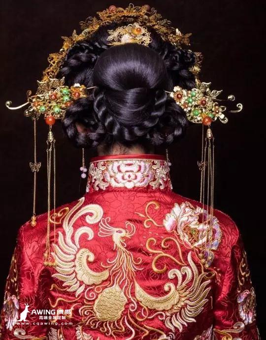 重庆澳威全屋定制：中式婚礼礼服背面